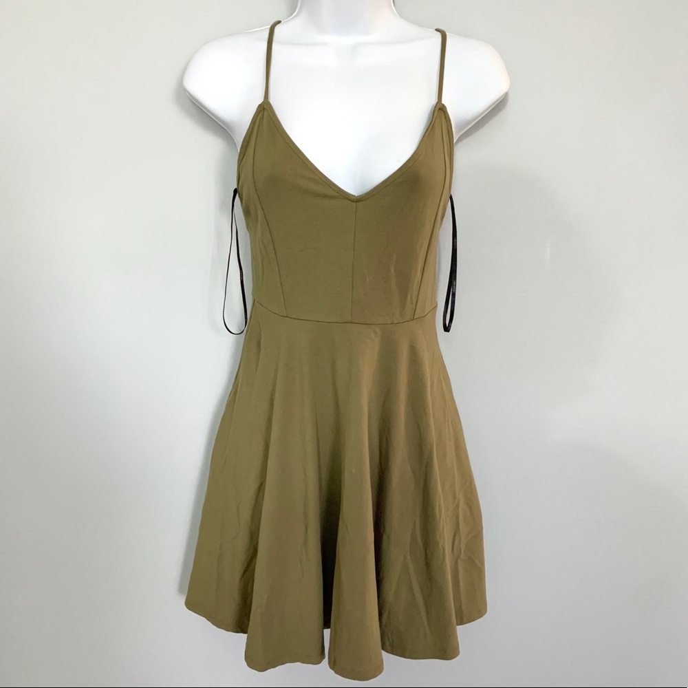Forever 21 Green stalky back dress